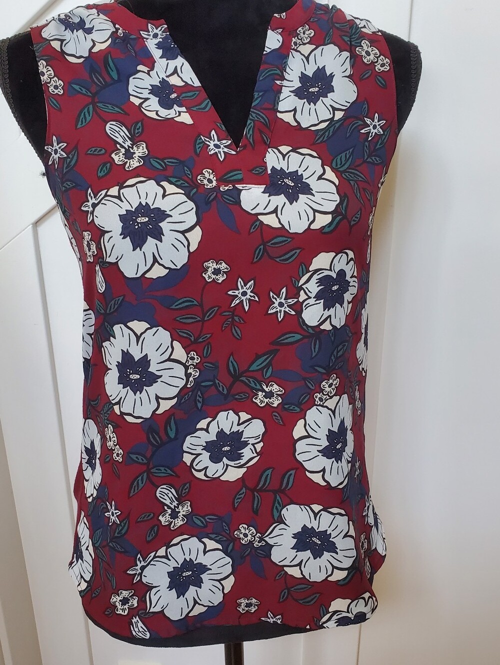 Women's Floral Sleeveless V-Neck Top - Burgundy Navy Green